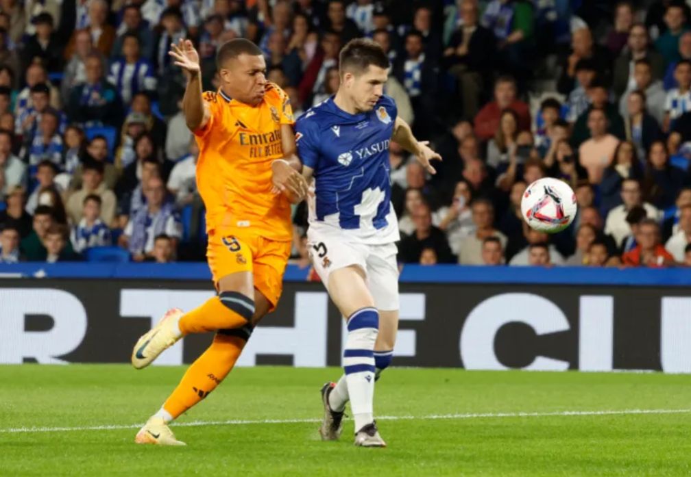 السماء بلا قمر لأكثر من 5 ساعات  ومصر تُقيم صلاة الخسوف 10